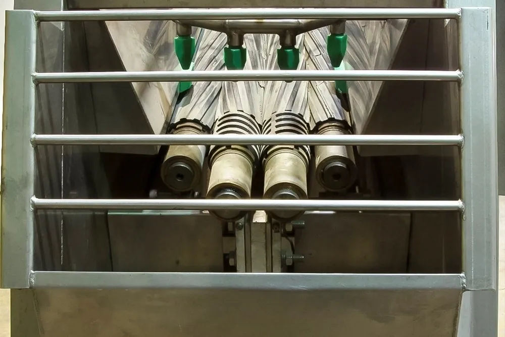 cr=t_0%,l_0%,w_100%,h_100% (12)